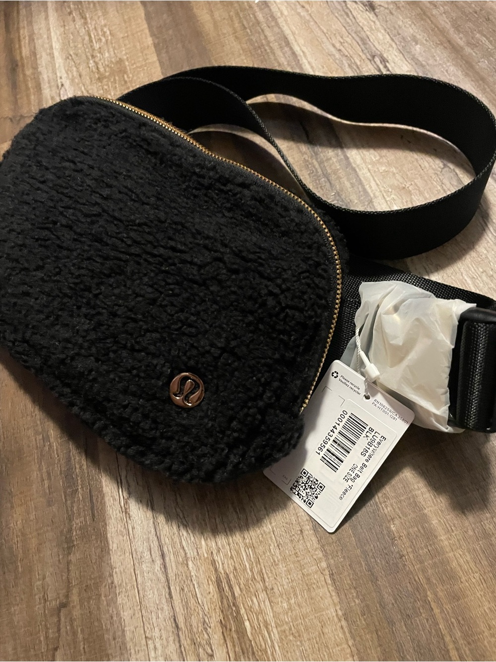 lululemon Everywhere Belt Bag *Fleece Crossbody Bag Black